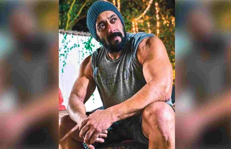 Actor Salman Shared Flaunt His Biceps