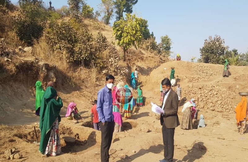 पिण्डवाड़ा के विकास अधिकारी हनुवीर बिश्नोई ने मनरेगा कार्य का निरीक्षण, मेट को दिए निर्देश