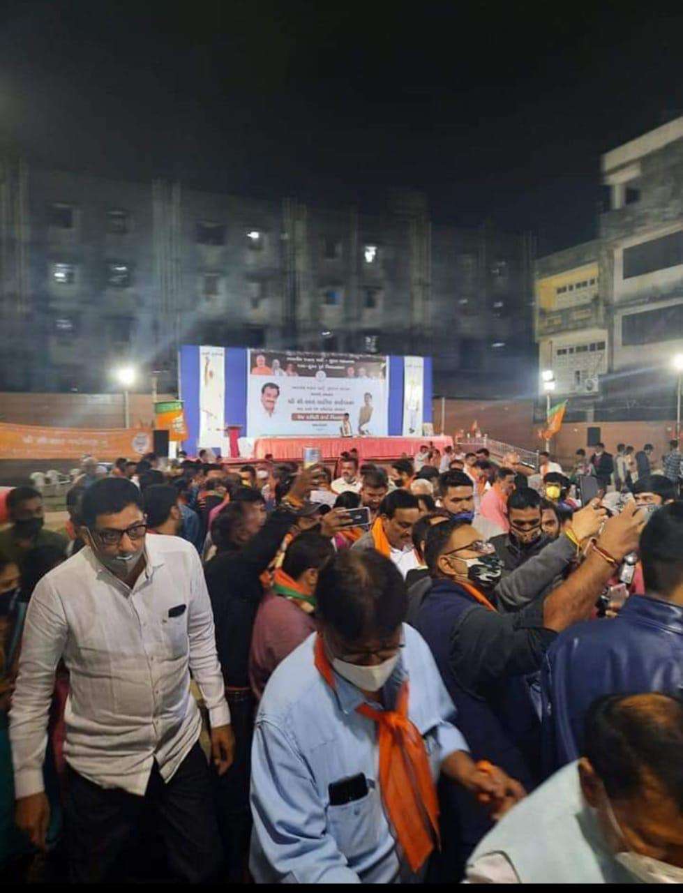 OMG : जानिए कहां भाजपा के कार्यक्रम में उमड़ी कार्यकर्ताओं की भीड़, कोविड नियमों की उड़ी धज्जियां
