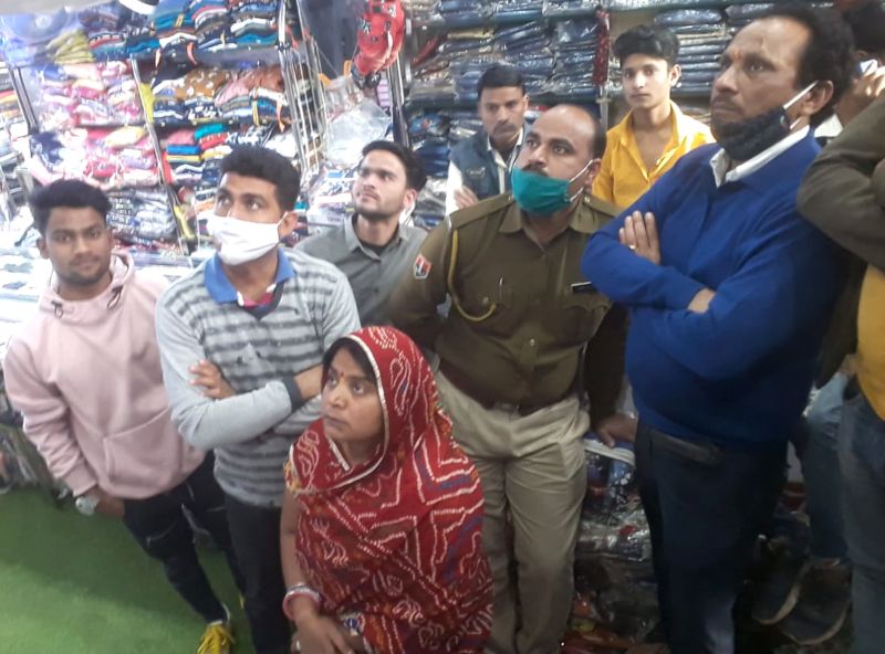 करौली में दिनदहाड़े महिला से स्वर्णाभूषण ले उड़े युवक