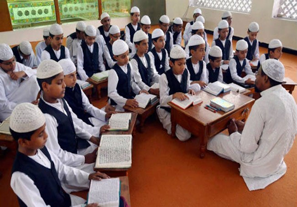 UP Top Ten News: प्रदेश के 91 अनुदानित मदरसों के शिक्षकों व कर्मचारियों के वेतन पर सरकार ने लगाई रोक
