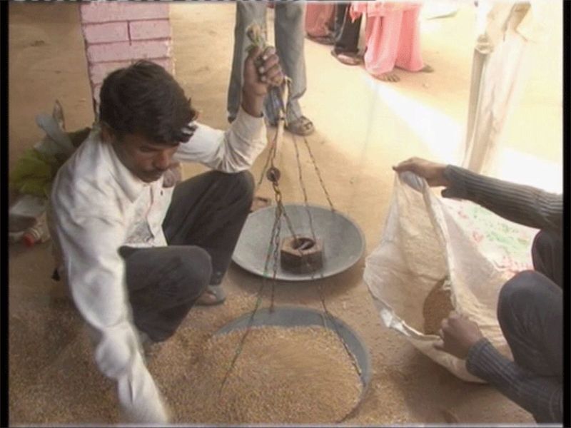 जोधपुर के 1200 सरकारी कर्मचारियों ने खाया गरीबों का गेहूं