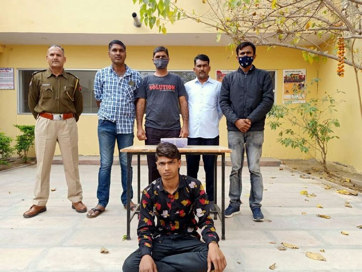 तीन पिस्तौल व चार जिंदा कारतूस जब्त, दो गिरफ्तार