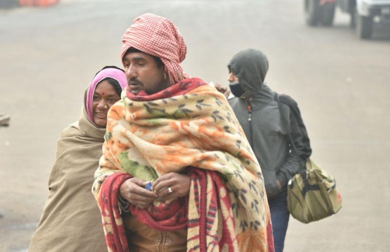 कोहरे ने आसमां में फैलाई गंदगी, बारिश ने धो डाली, सांस रोगियों का फूला दम