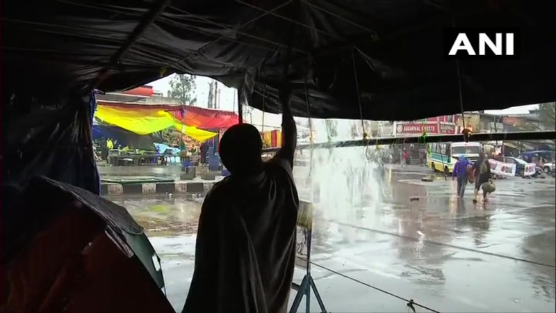 Protesters at Singhu border affected due to continuous rainfall