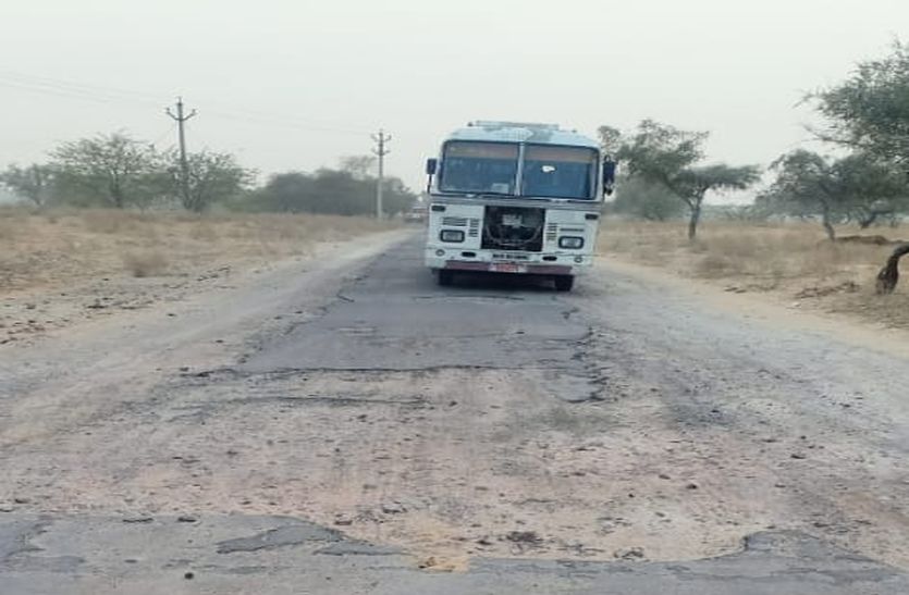कब सुधरेगी सडक़ की सेहत, वाहन चालक हो रहे परेशान