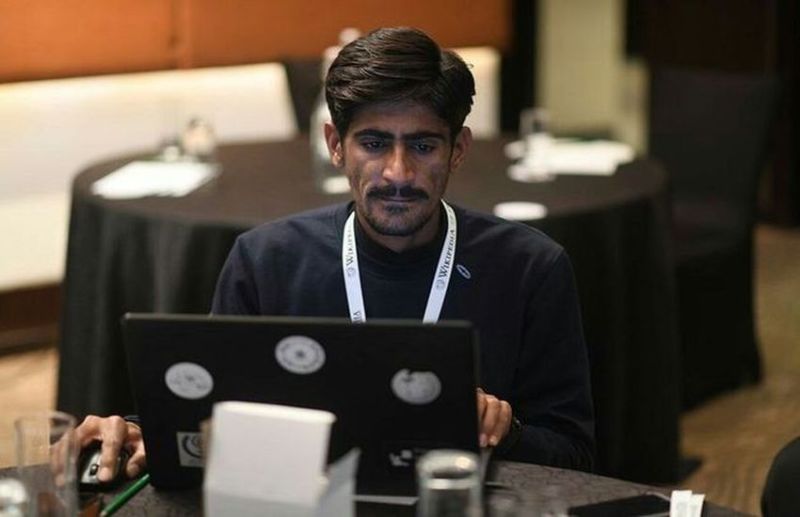 कारपेंटर राजू ने ‘की-पैड’ फोन से बना दिए विकिपीडिया हिंदी के 1800 पेज