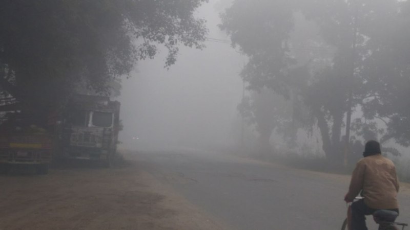 यूपी के कई जिलों में भारी बारिश, आकाशीय बिजली और घने कोहरे का अलर्ट