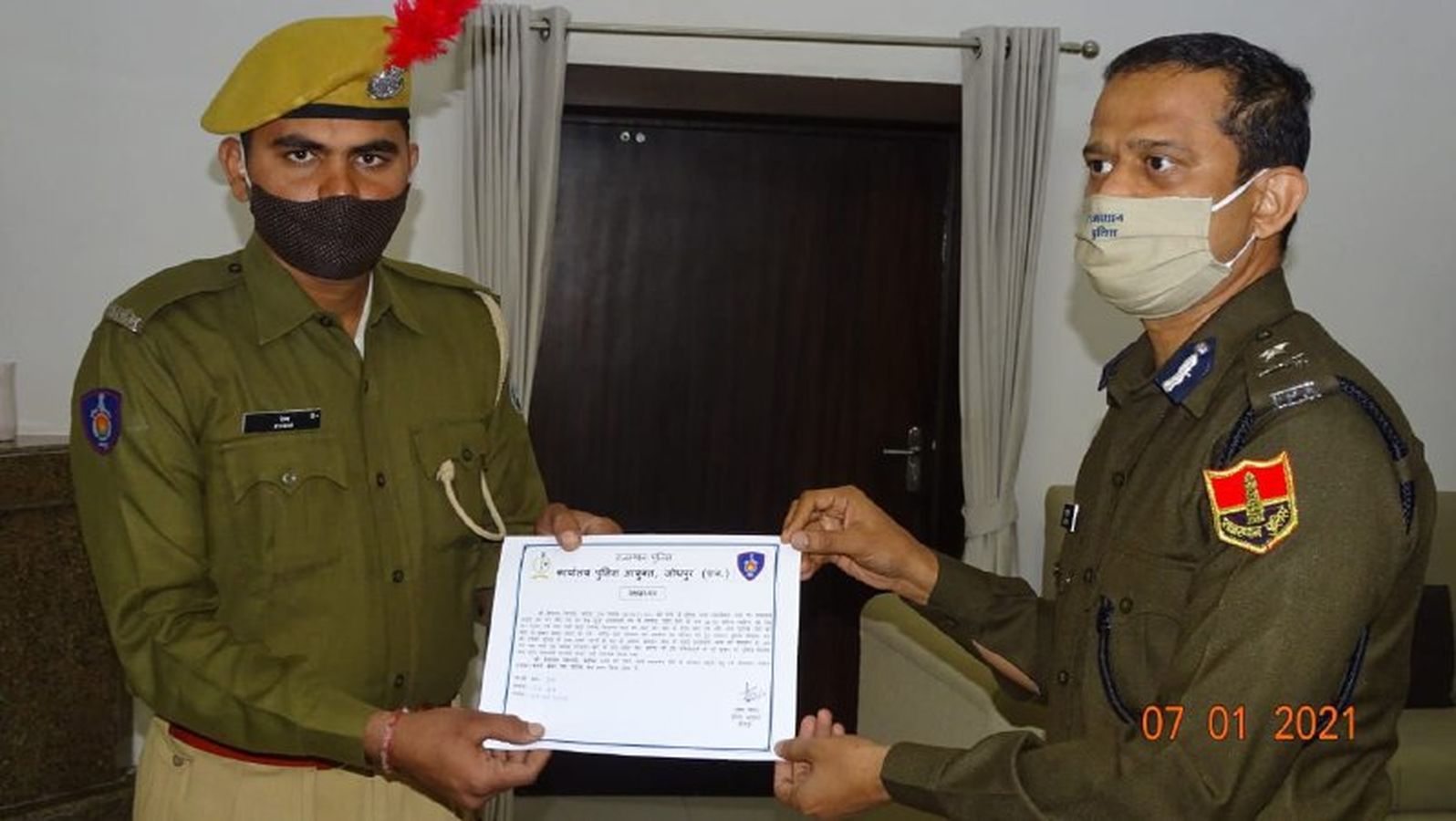 ट्रैफिक कांस्टेबल की सजगता से चोरी की कार छोड़ भागे चोर