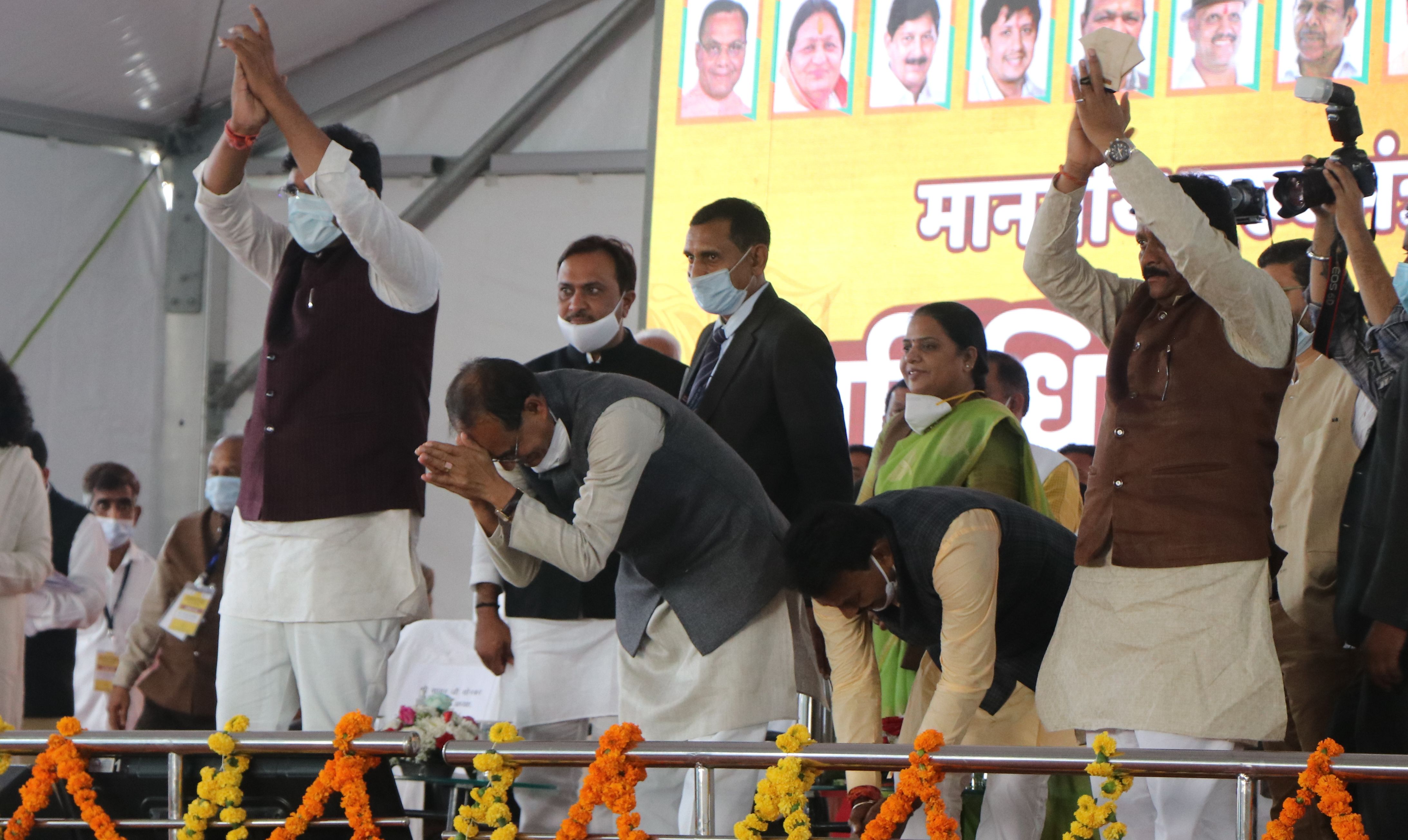 Inauguration of 12 new squares including 16 new water tanks