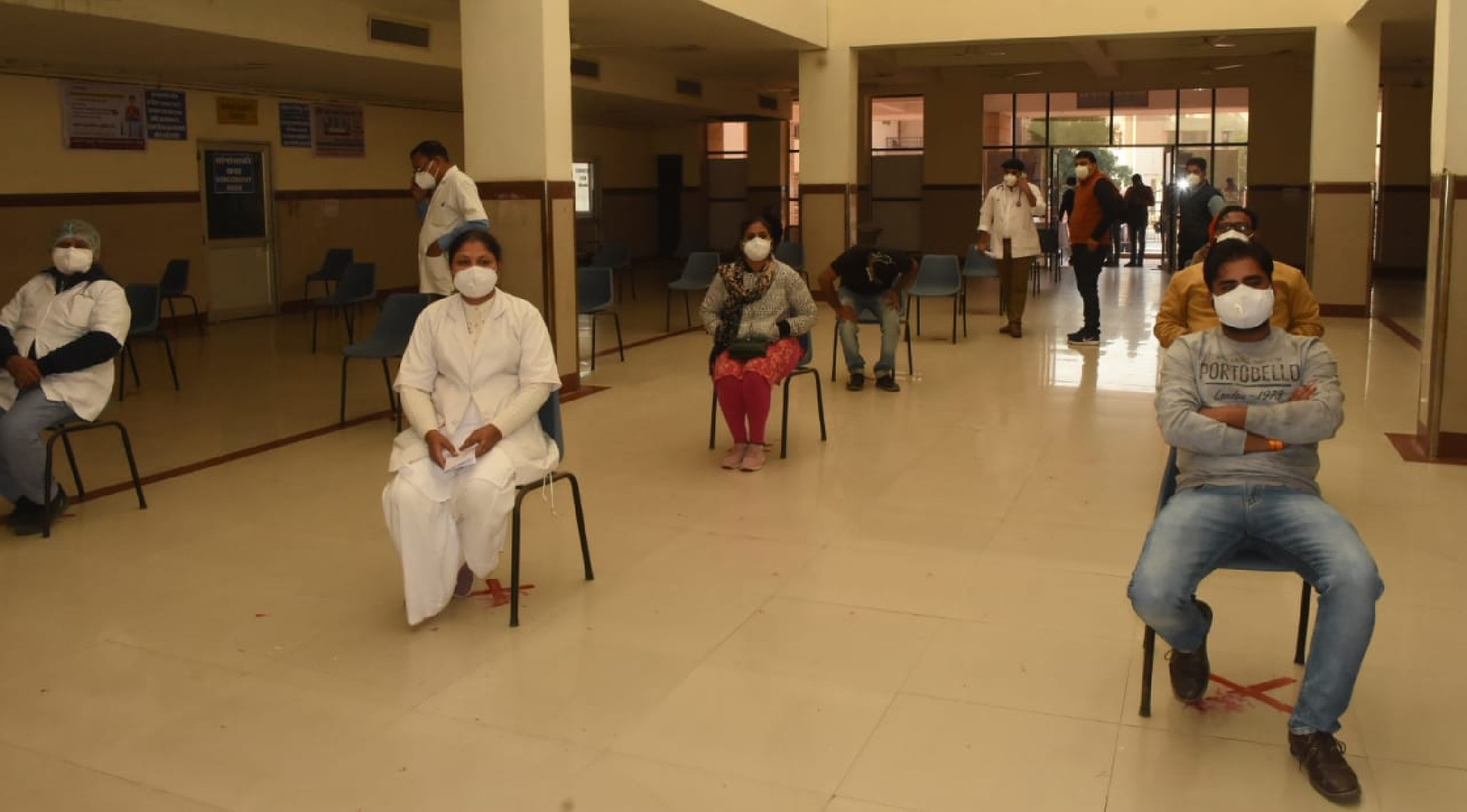 टीका लगने के बाद लाभार्थी रहेगा 30 मिनट चिकित्सकों की ऑब्जर्वेशन में