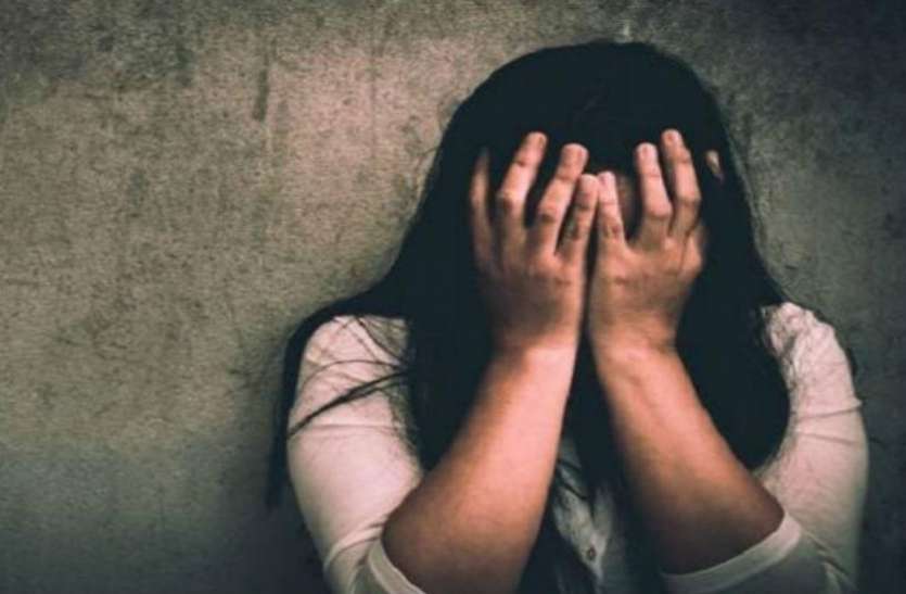 मंदिर के पास महिला से बलात्कार करने के आरोप में दो युवक गिरफ्तार