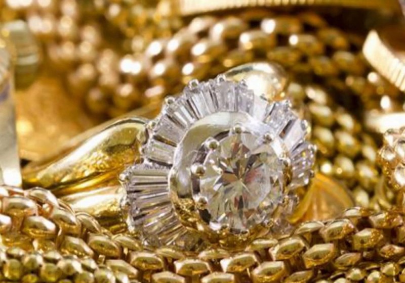 सोने-चांदी की कीमत में फिर भारी गिरावट, जानें कहां मिल रहा सबसे सस्ता सोना