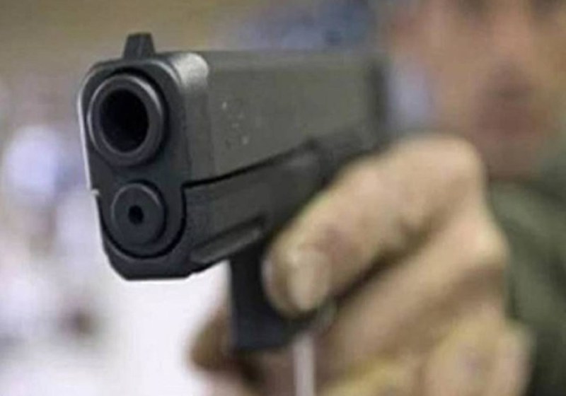 गोलियों की तड़तड़ाहट से गूंज उठा अमेठी, दिनदहाड़े घर में घुसकर युवक को मारी गोली, महिला पर भी हमला