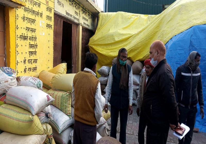 धान क्रय केंद्र समेसी व गढ़ा का किया गया औचक निरीक्षण,निर्देशों का हुआ पालन