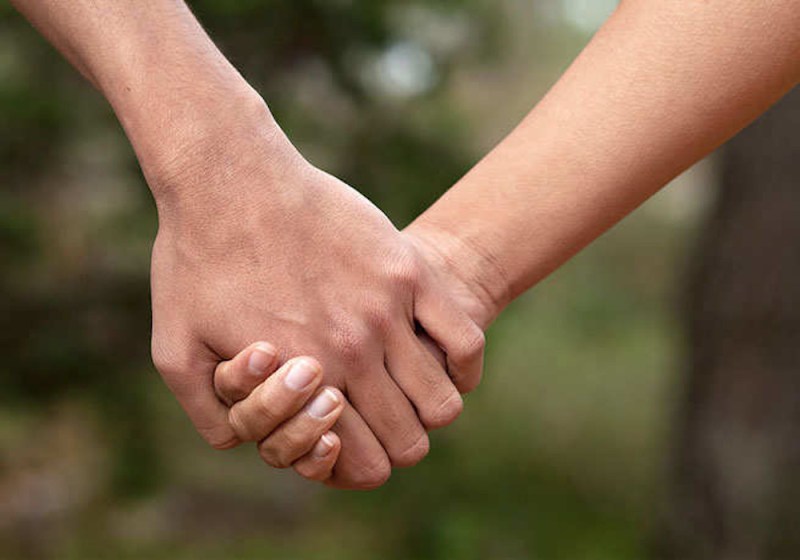 ऑनलाइन गर्लफ्रेंड से मिलने बेंगलुरु से फ्लाइट पकड़कर यूपी पहुंचा प्रेमी, लव जिहाद के नाम पर हुई पिटाई