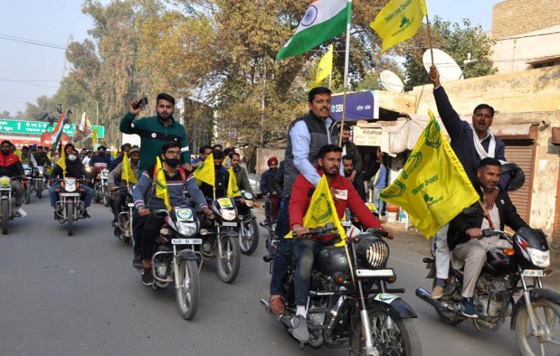किसान आंदोलन में युवा शक्ति भी आई, निकाली बाइक रैली