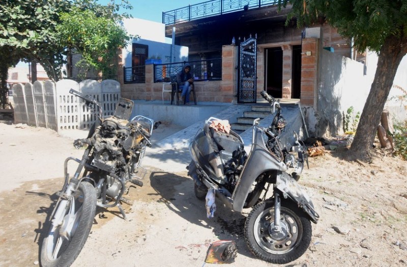डांटा तो गुस्साए युवक ने बाइक व स्कूटी में लगाई आग, आरोपी गिरफ्तार