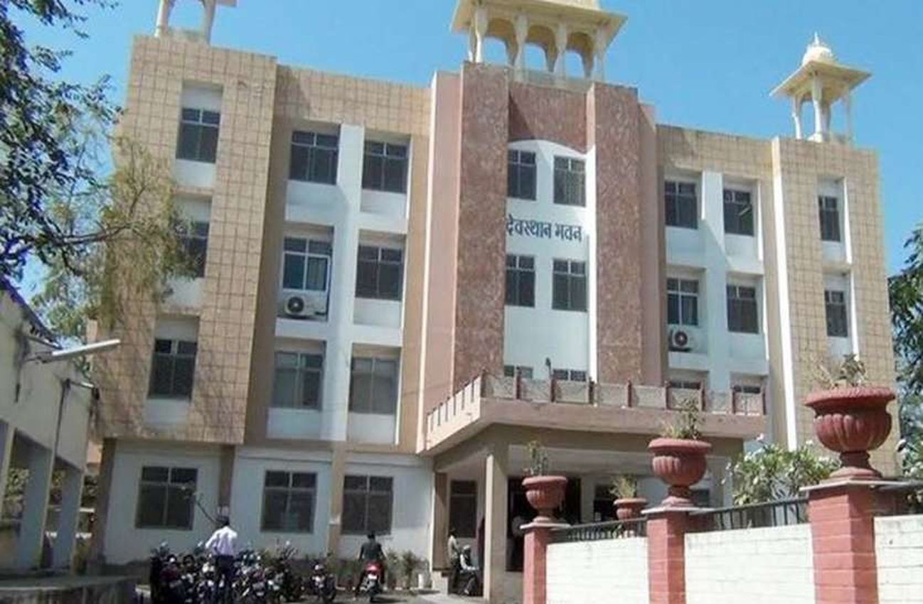 देवस्थान विभाग के अतिरिक्त आयुक्त ने किया 28 दुकानों का निरीक्षण