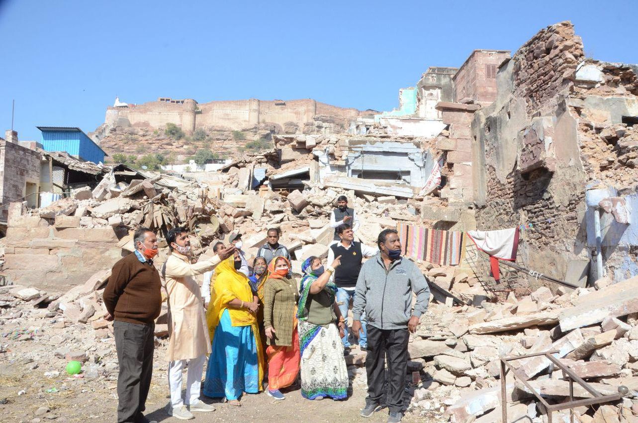 जर्जर मकानों को तोडऩे के नोटिस और हो गए व्यावसायिक निर्माण