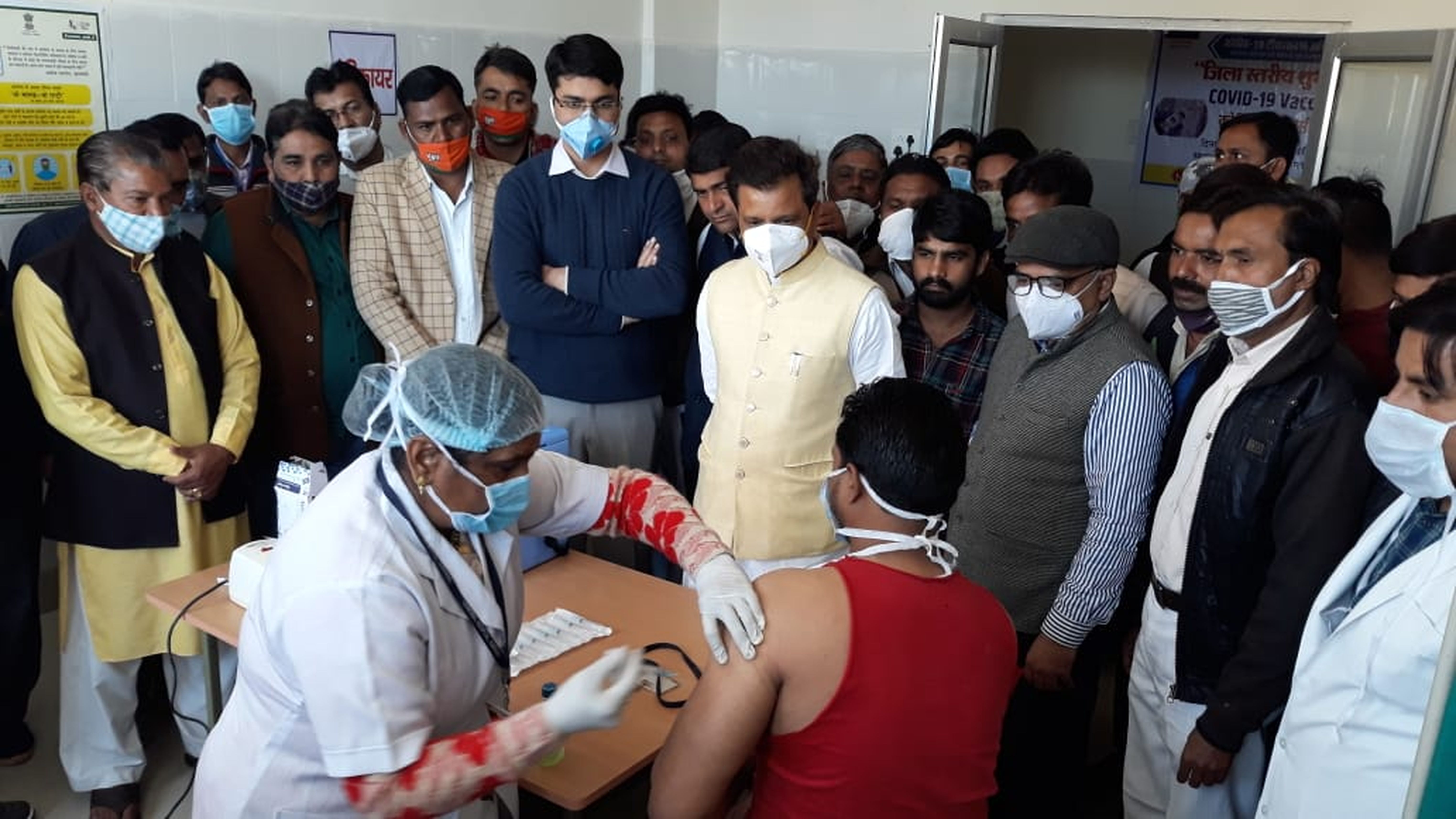 करौली जिले में चार केन्द्रों पर इतने स्वास्थ्यकर्मियों ने लगवाया टीका