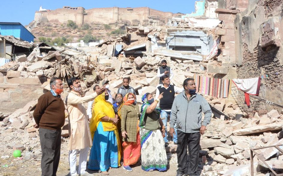 निमाज हवेली प्रकरण : भाजपा पार्षदों ने देखा मौका, दुकानदारों की सुनी पीड़ा