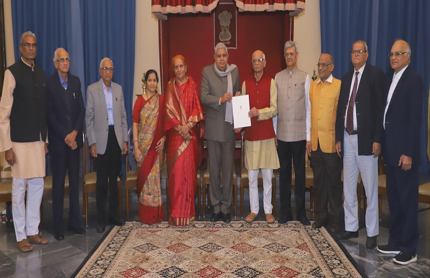 KUMARSABHA LIBRARY----कुमारसभा पुस्तकालय के नवीन भवन के लिए  राज्यपाल ने 21 लाख का चेक किया प्रदान