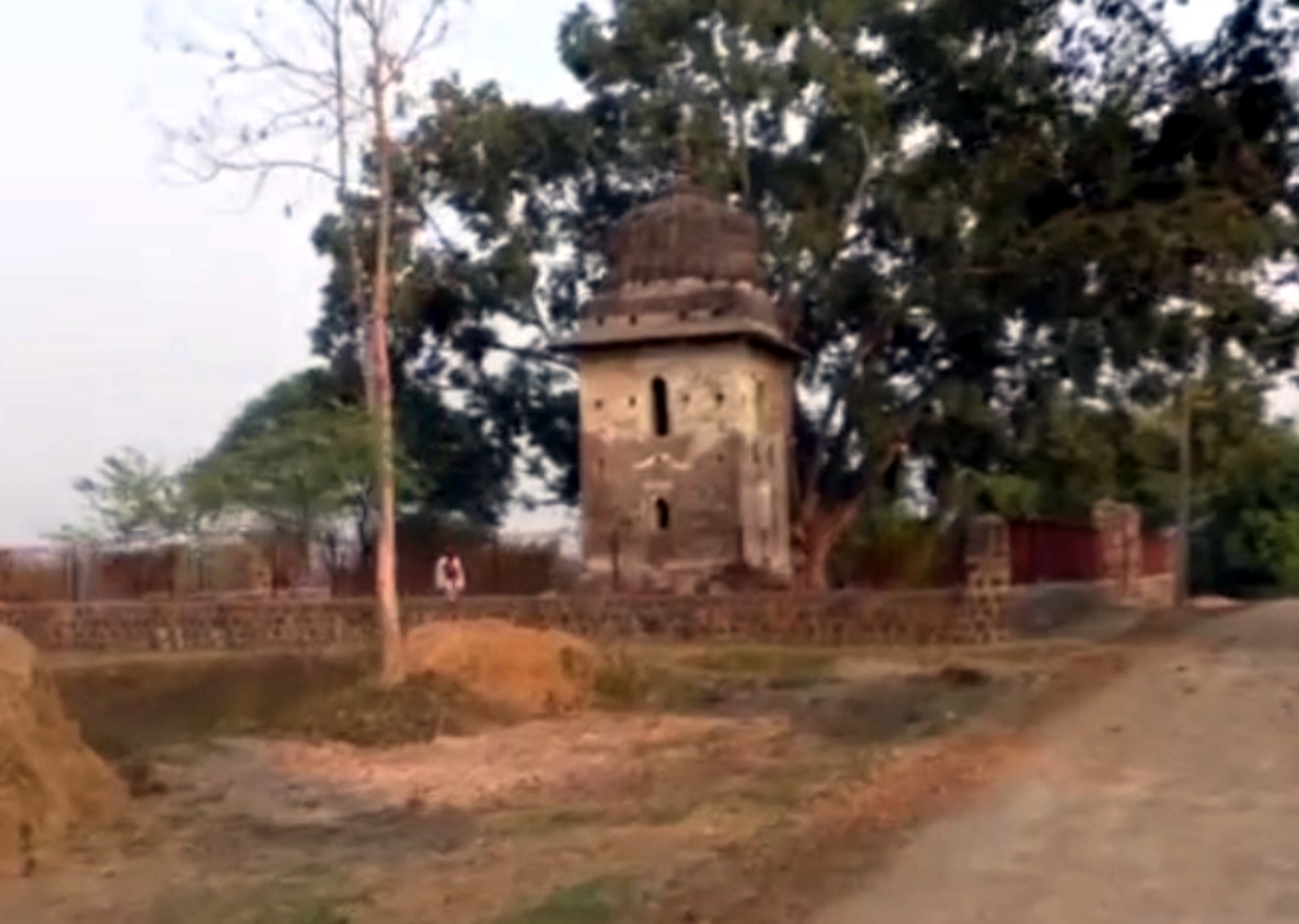 गोंड कालीन दो मंजिला मंदिर में स्थापित है शिवलिंग