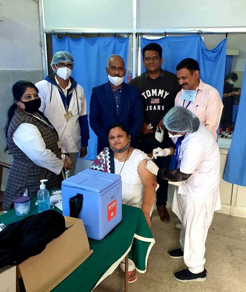 उम्मेद अस्पताल: एक घंटे में यहां करीब 15 स्वास्थ्य कर्मियों ने टीका लगा