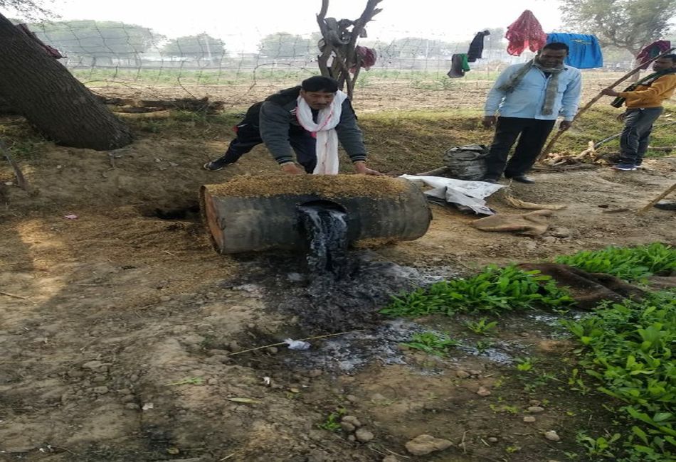 भरतपुर में मौतों के बाद चेता प्रशासन: अवैध हथकड़ शराब बनाने की 9 हजार लीटर वॉश नष्ट