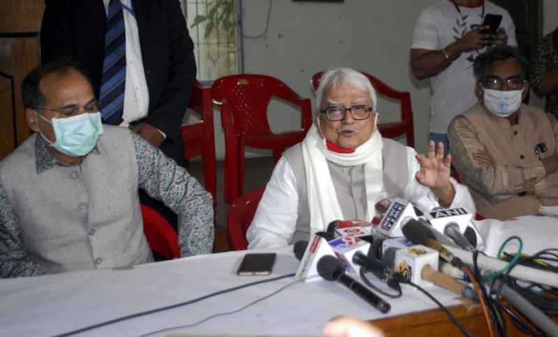 बंगाल: कांग्रेस के बाद लेफ्ट ने भी दिया तृणमूल को झटका