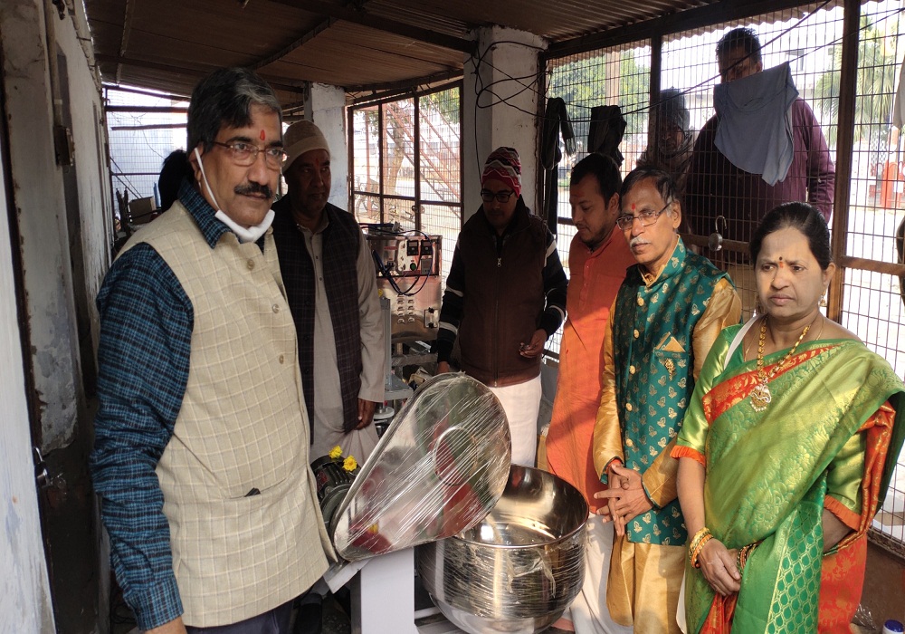 अयोध्या में राम भक्तों के भोजन के लिए मिला मेकर मशीन का दान