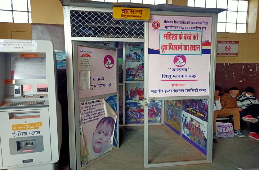 जिम्मेदारों की अनदेखी से माताओं को करना पड़ रहा असहजता का सामना
