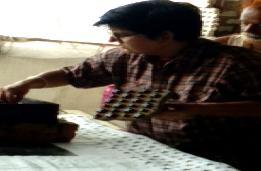 तीन सहेलियों ने डेढ़ लाख में शुरु किया बिजनेस, आज सालाना लाखों का टर्न ओवर