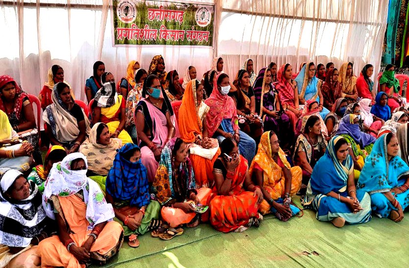 कृषि कानूनों के विरोध में दुर्ग की महिला किसानों ने खोला मोर्चा, धरना देकर किया दिल्ली आंदोलन का समर्थन