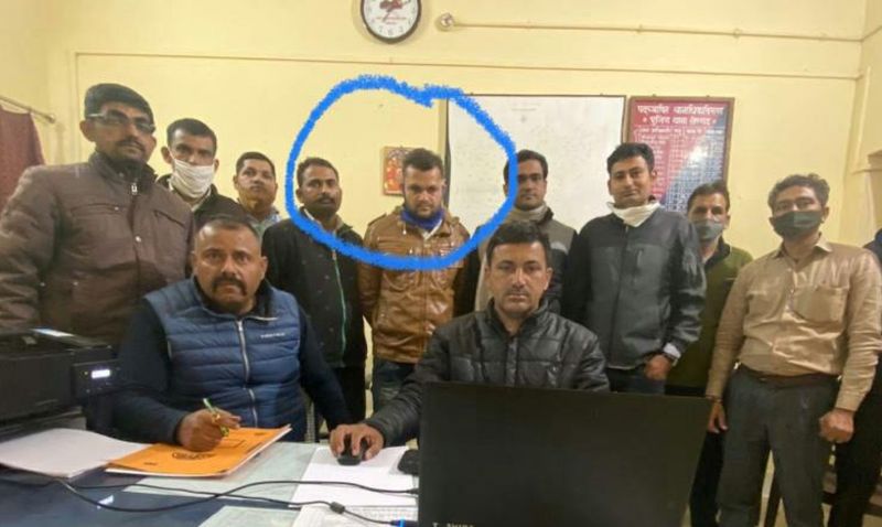 आधार कार्ड बनवाने में 20 हजार कमीशन लेते सूचना सहायक गिरफ्तार