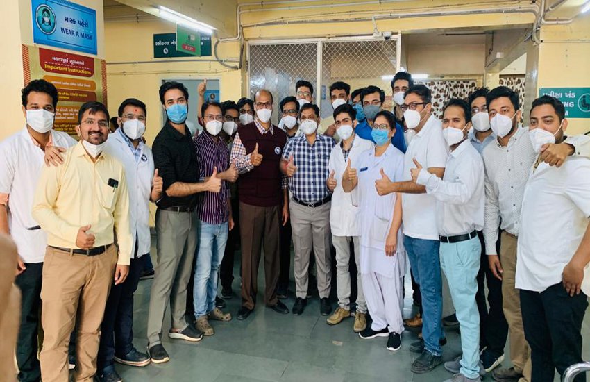 अहमदाबाद में 20 अस्पतालों में लगाए 1580 टीके