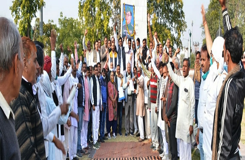 जयपुर शहीद स्मारक पर हुई किसान संगठनों की सभा