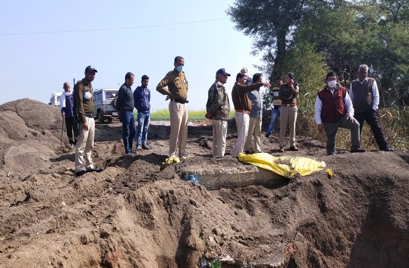 Action on illegal sand ghat in Lakhar