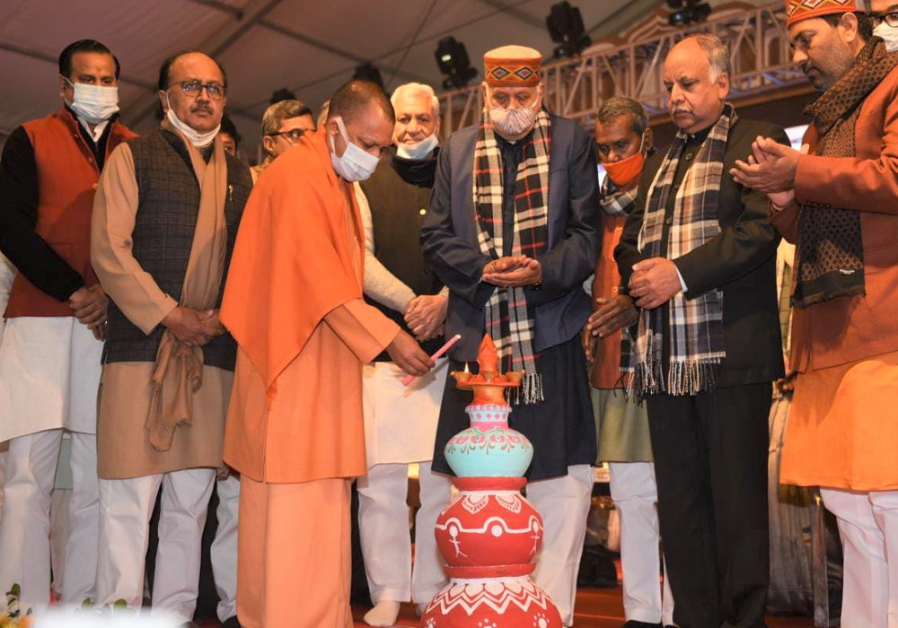 यूपी के 71वें स्थापना दिवस पर पूरे प्रदेश में धूम, बधाइयों की बौछार, खुशियों से झूमी जनता