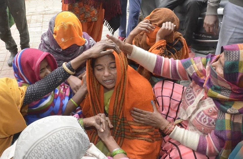 चिकित्साकर्मी तापते रहे और मासूम ने दम तोड़ा...