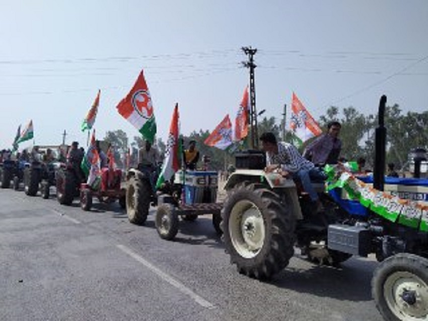 केंद्र सरकार की लगाम अब किसान के हाथ में, कृषि कानूनों के विरोध में निकाली ट्रैक्टर रैली