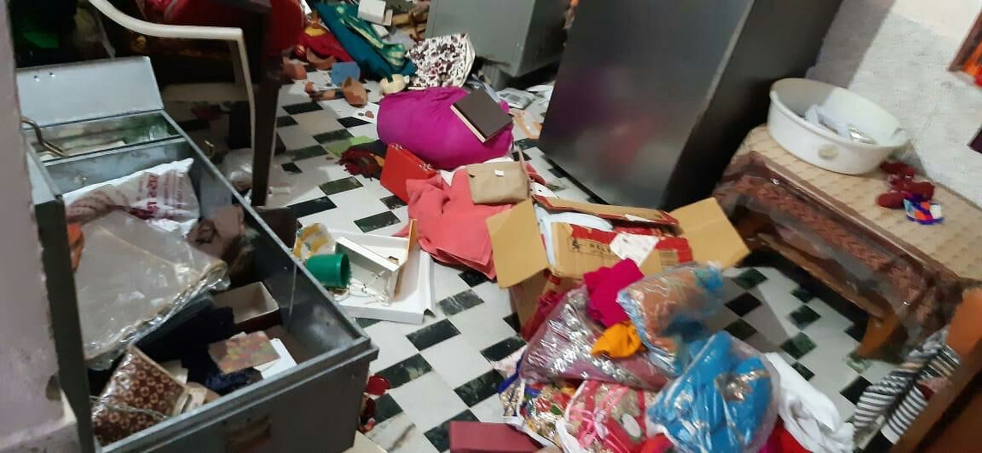 रेलवेकर्मी के मकान से 114 तोला सोना, 3 किलो चांदी व 3.80 लाख रुपए चोरी
