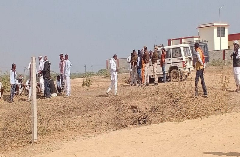 चरागाह व आबादी भूमि से हटाया अतिक्रमण