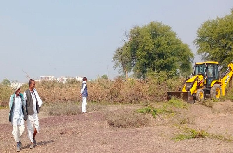 30 बीघा जमीन से हटाया अतिक्रमण