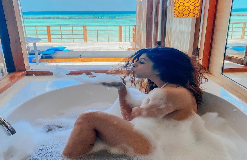 Kishwar Merchant Shares His Picture While Bathing In The Bathtub