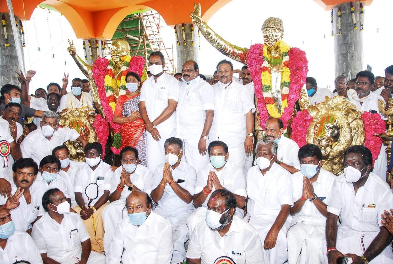 Madurai जिले के टी. कुणातूर में MGR-Jayalalithaa का मंदिर खुला