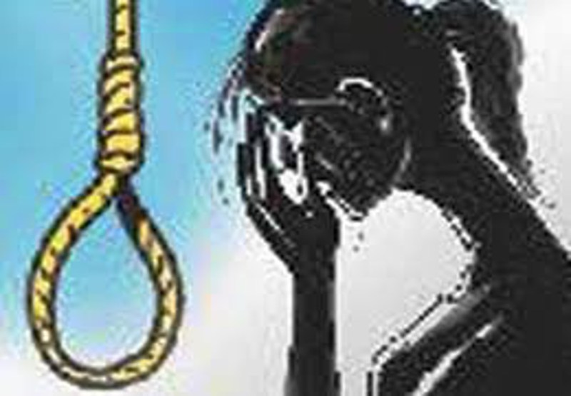 कॉलेज की छात्रा की फांसी के फंदे पर लटकती मिली लाश, मां ने दरवाजा तोड़ा तो देखकर उड़े होश