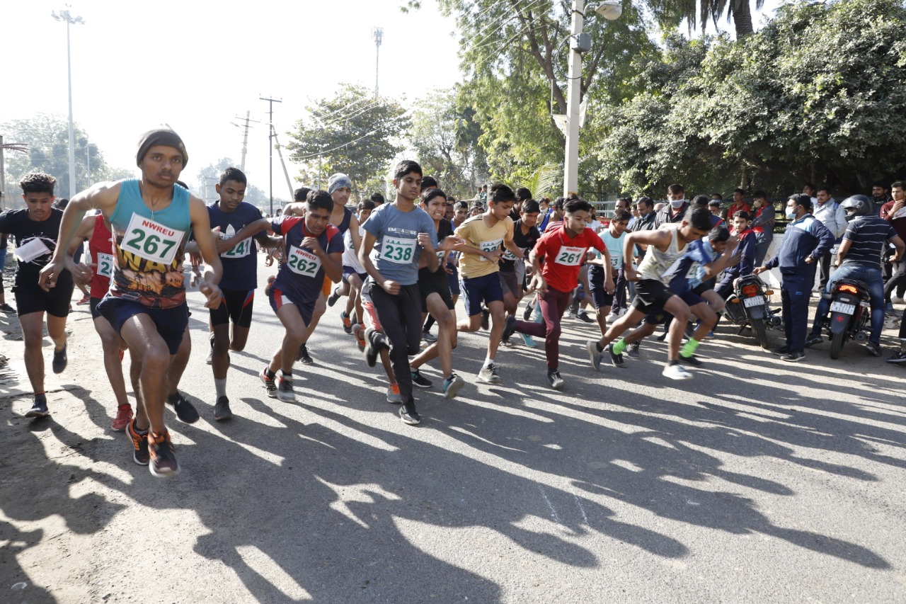 SPORTS---धावकों ने लगाई दौड़, पाए पुरस्कार