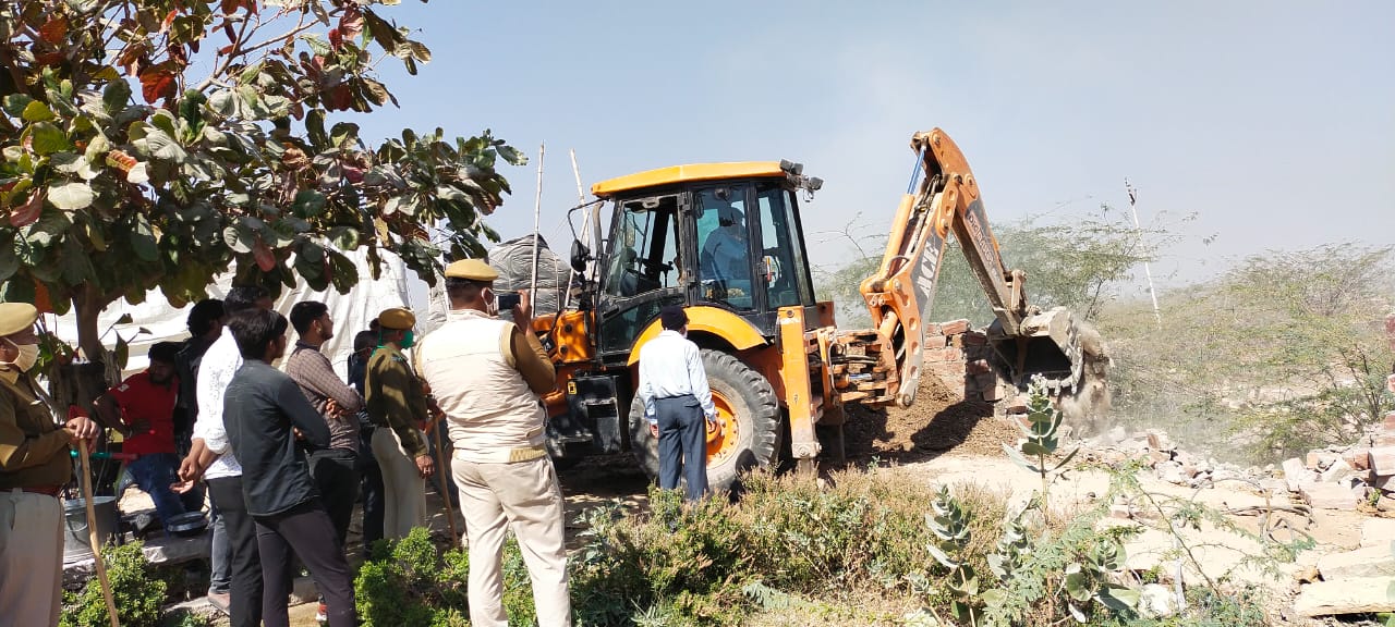 रिंग रोड सीमा से हटाया अतिक्रमण